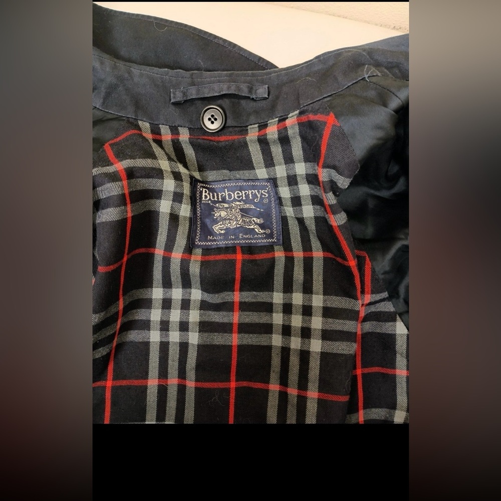 Burberry trench coat size 16 petite women’s navy blue vintage